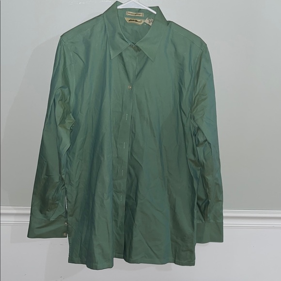 Eddie Bauer Other - Eddie Bauer Green Lightweight Shirt